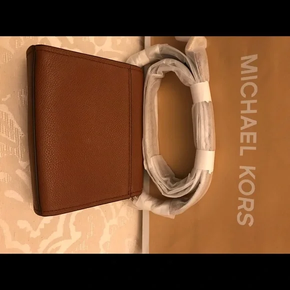 Michael  Kors Cassie Leather Carmel NWT Crossbody Shoulder Bag - Picture 7 of 16